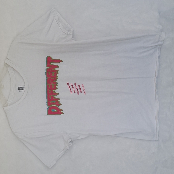 md 100% Cotton White Red Green and Blue DIFFERENT T-Shirt Size M - Picture 1 of 5